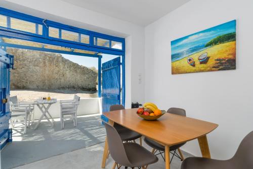 Gallery image of Almera Sea View Boat House in Adamas