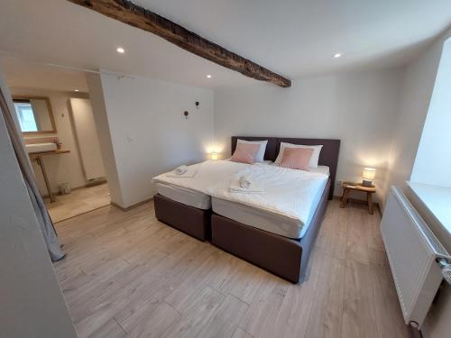 Säng eller sängar i ett rum på La Ferme des Sottais