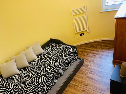 Postel nebo postele na pokoji v ubytování Eine charmante Wohnung wartet auf Sie