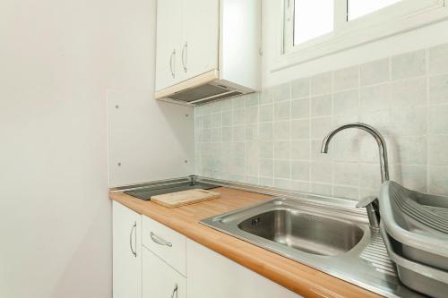 Kuchyňa alebo kuchynka v ubytovaní SAGRADA FAMILIA APARTAMENT