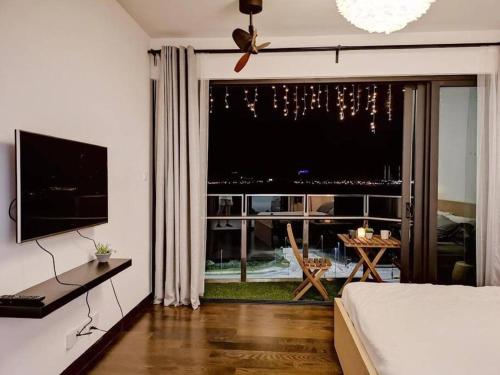a bedroom with a large window with a view at MUJI STYLE STUDIO Almas 100mbps Pool View Netflix By STAY in Nusajaya