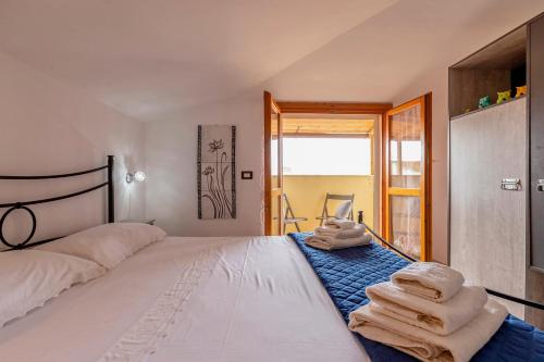 a bedroom with a bed with towels on it at My Baby House in Alghero