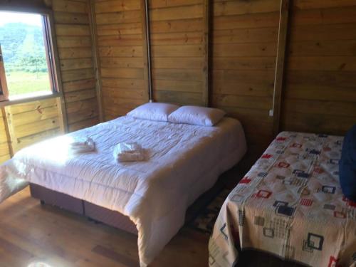 a bedroom with a bed and a window at Pousada Bela Tereza in São Joaquim