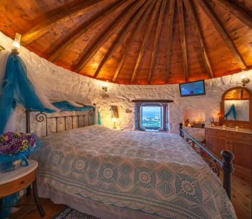 A bed or beds in a room at Anemomylos-Windmill