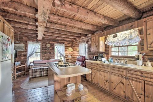 Φωτογραφία από το άλμπουμ του Quaint and Quiet Belleview Cabin on 35 Acres! σε Ocklawaha