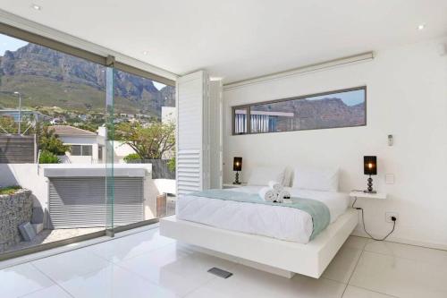 Luxury living in Camps Bay - Bachelor studio