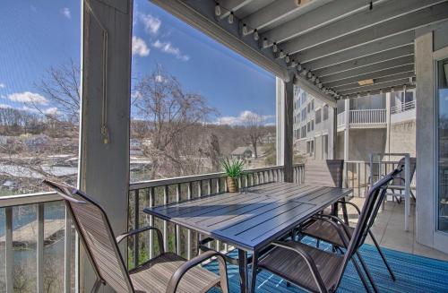 Μπαλκόνι ή βεράντα στο Lake of the Ozarks Views, Patio Regatta Bay Condo