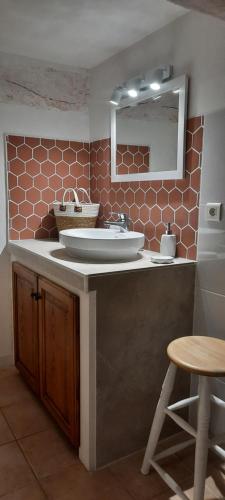 a bathroom with a sink and a mirror at Gîte Les Fourches in Baudinard