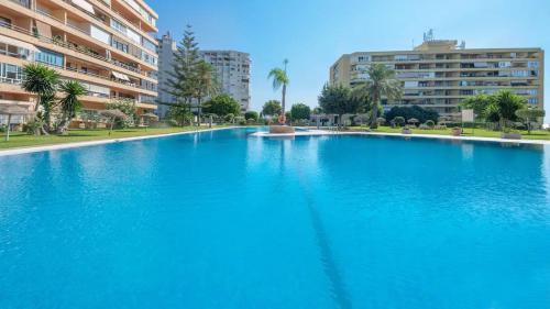 Bazén v ubytování Apartamento La Torre 1337 Precioso, moderno y con piscina nebo v jeho okolí