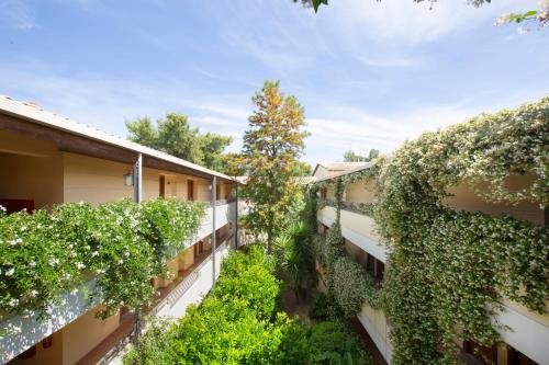 an apartment building with plants on the side of it at Negroponte Resort Eretria in Eretria