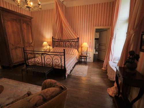 a bedroom with a bed and two chairs and two lamps at Château de Jallanges & Spa à Vouvray - 1h de spa incluse par jour in Vouvray