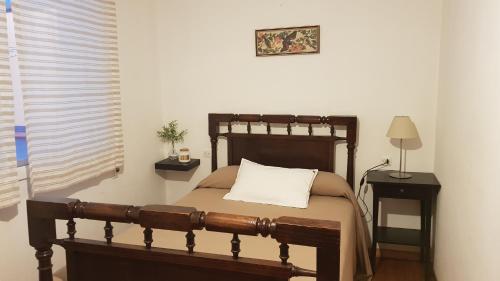 A bed or beds in a room at En Muros, céntrico, amplio, luminoso, vistas al mar