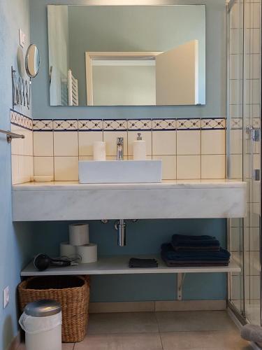 a bathroom with a sink and a mirror at MirArte in Montemor-o-Novo