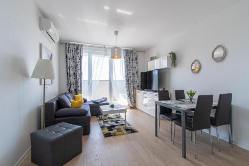 Flexible SelfCheckIns 32 - Zagreb - Garage - Electric vehicle ccharger - Big Loggia - New - Apartments Repinc 32