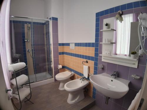 Koupelna v ubytování B&B Costa Sicula