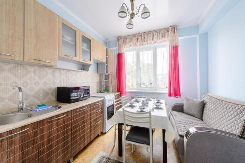 Η κουζίνα ή μικρή κουζίνα στο Apartment оn Makatayeva 5 b