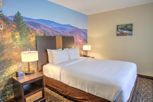 Tempat tidur dalam kamar di LeConte Hotel & Convention Center, Ascend Hotel Collection