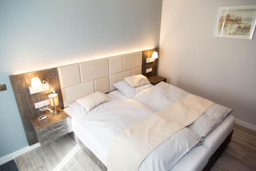 Una cama o camas en una habitación de Hotel Willmeroth Windeck
