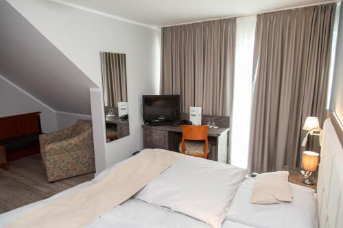 Una cama o camas en una habitación de Hotel Willmeroth Windeck