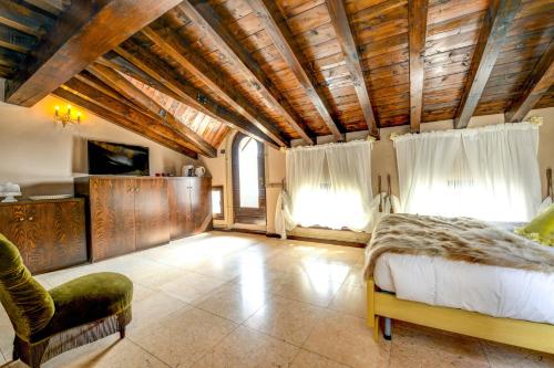 Galeriebild der Unterkunft Prestige Suite Sirmione in Sirmione