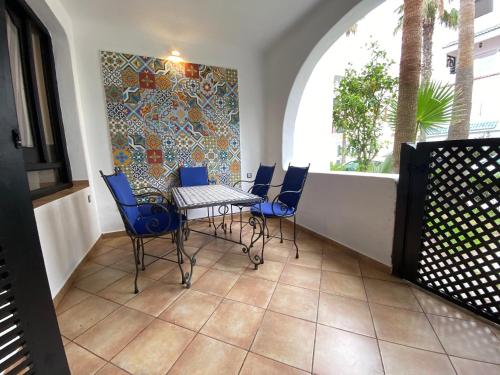 a patio with a table and chairs and a wall at Complexe Al AMINE plage -rifiyine in Dar Merah Deriba