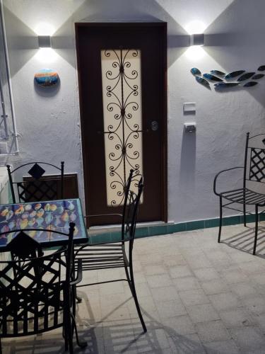 a dining room with a table and chairs and a door at Cala Di Luna House in Vietri sul Mare