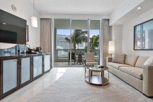 Χώρος καθιστικού στο Junior Suite 2 at Sorrento Residences- Miami Beach home