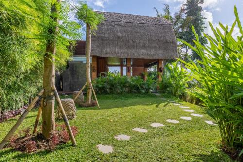 Vườn quanh Like living in a romantic Balinese painting