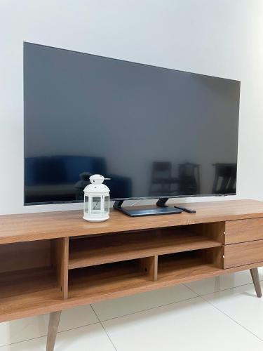 2BR Georgetown Luxury Suite #RoofTopPool #Beaconにあるテレビまたはエンターテインメントセンター