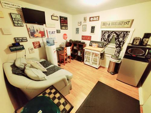 Et opholdsområde på Room in Apartment - Plaid Room 3min From Yale Univ