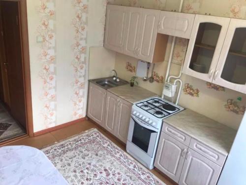 Köök või kööginurk majutusasutuses Апартаменты на Утепбаева 1