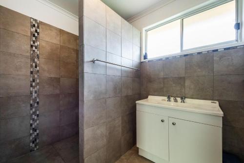 a bathroom with a sink and a shower at Compton House in Iluka