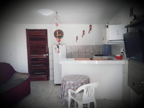 A cozinha ou cozinha compacta de Pousada Popular Casa de Madeira