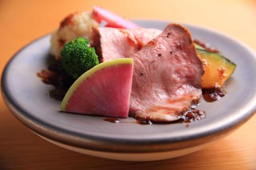 a plate of food with meat and vegetables on a table at Yufudake Ichibo no Yado Kirara in Yufuin