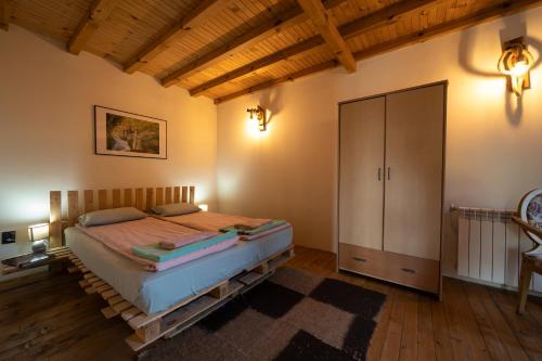 Postel nebo postele na pokoji v ubytování Adventure Camp Emen