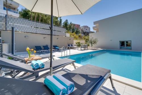 Villa Nina with private 32 sqm heated pool, 5 bedrooms, fun zone, 850m from the beach