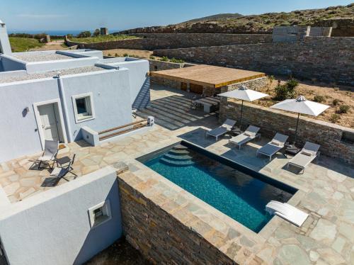 Bazén v ubytování Nevermind Vacations villa A nebo v jeho okolí
