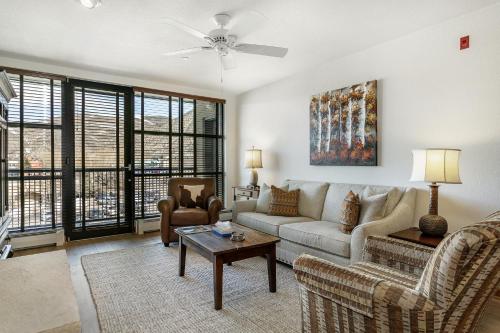 320 Chapel Square condo