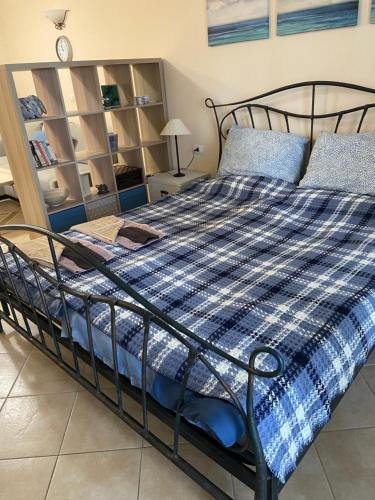 A bed or beds in a room at Tiny Bijou Sea View studio - Santa Marina - Sozopol