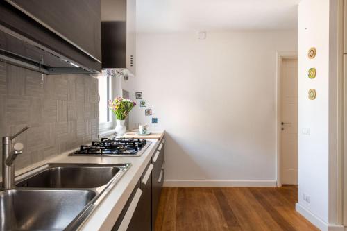A kitchen or kitchenette at Vittorio Emanuele apartment with terrace by Wonderful Italy