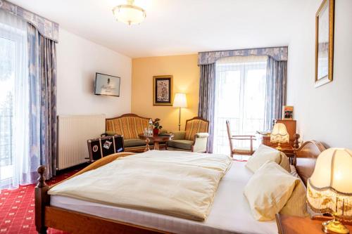Postel nebo postele na pokoji v ubytování Kurhotel & Hotel Mozart