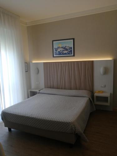 a bedroom with a bed in a room at Hotel Oceano in Marina di Pietrasanta