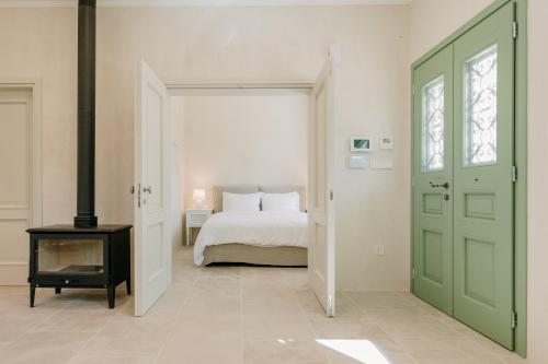 Un pat sau paturi într-o cameră la KAVET Palio Cottage