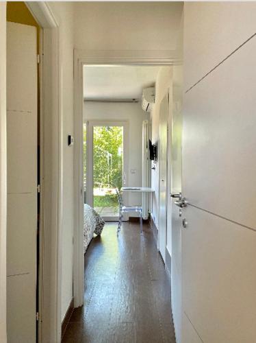 a hallway of a house with a door and a room with at Cameracaffè sul Lago in Arezzo
