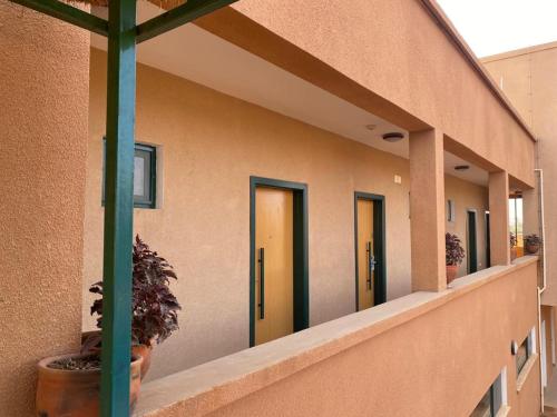 Ein Balkon oder eine Terrasse in der Unterkunft Le Lézard Vert, Maison d'Affair à Niamey