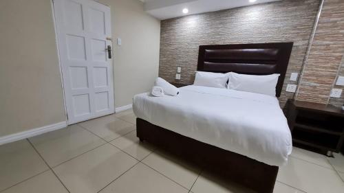 Katil atau katil-katil dalam bilik di Bayside Hotel Pinetown