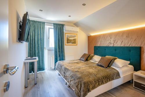 Säng eller sängar i ett rum på Deluxe Apartments Franjkovic