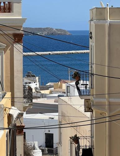 Thania's House ,4 minutes from the center of Hermoulis