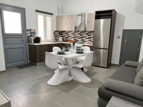 Thania's House ,4 minutes from the center of Hermoulis