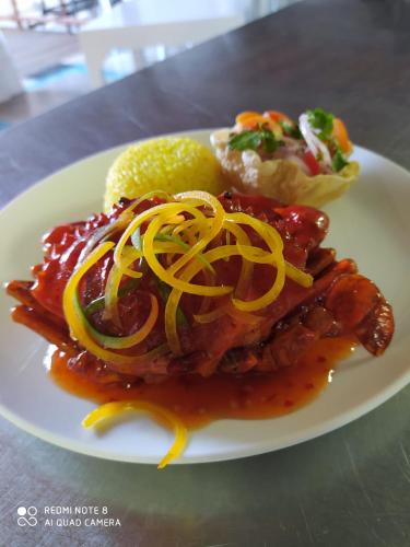 ゲストハウスの敷地内または近くでの食事または食べ物
